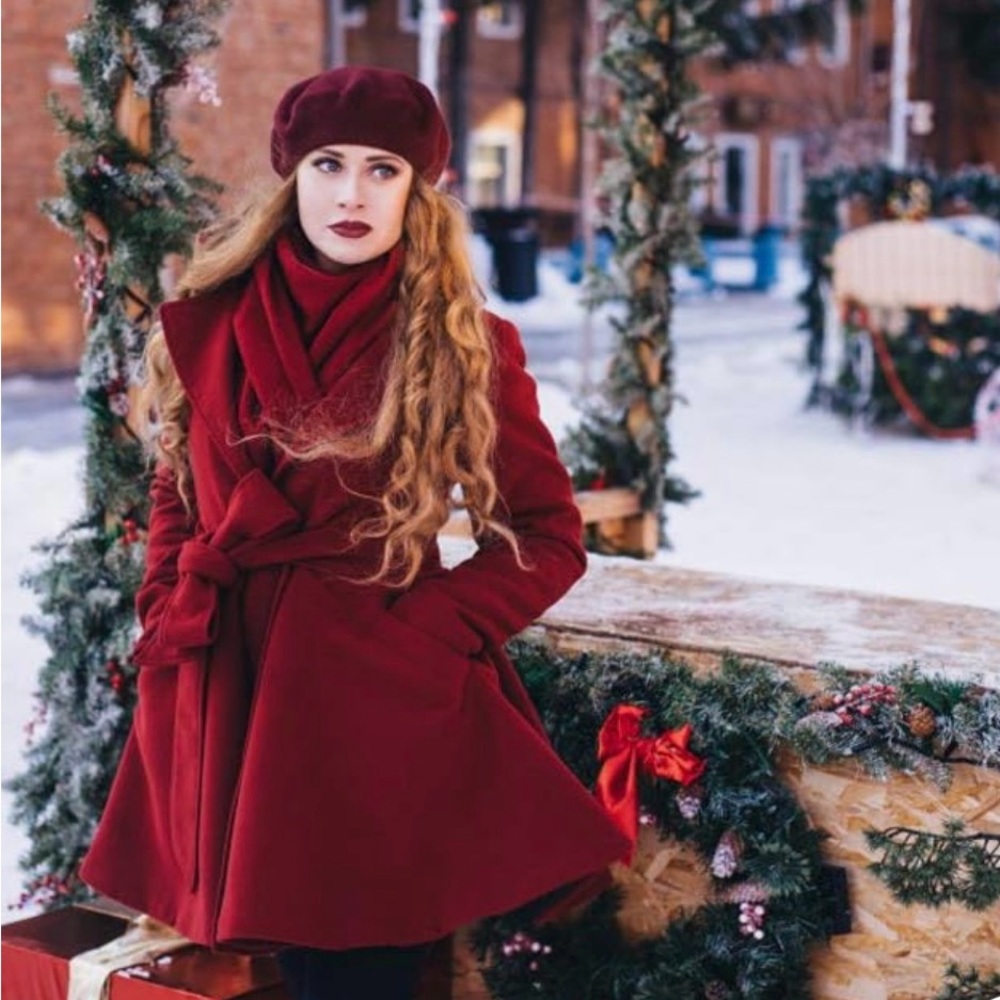 Cranberry French Beret Hat. New. Cashmere.